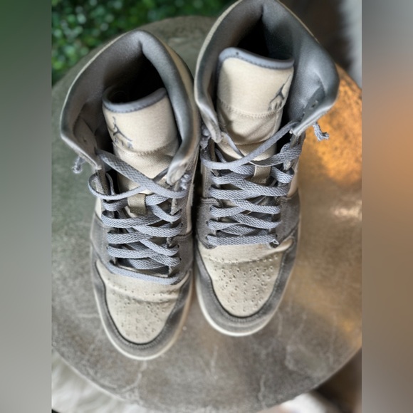 AIR JORDAN 1 MID SE COCONUT MILK GUM MENS BASKETBALL SHOES - Picture 3 of 9